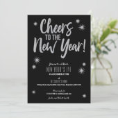 Cheers Silver op Black New Year's Eve-uitnodiging Kaart (Staand voorkant)