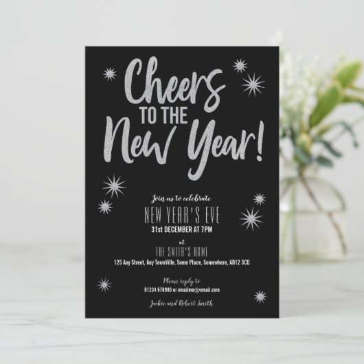 Cheers Silver op Black New Year's Eve-uitnodiging Kaart (Staand voorkant)