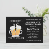 Cheers Surprise 70ste verjaardag uitnodigingen (Staand voorkant)