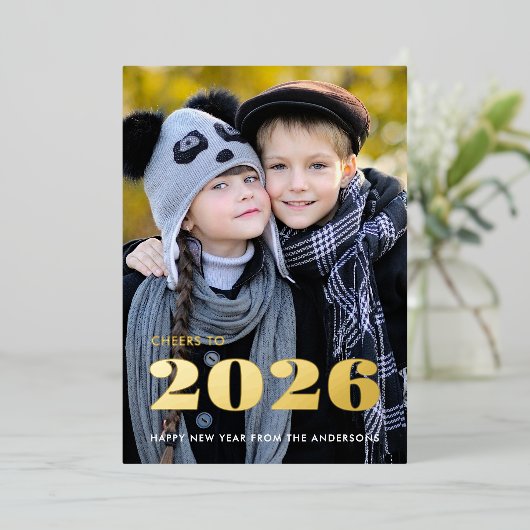 Cheers To 2026 Happy New Years Photo Gold Folie Feestdagenkaart (Staand Voorkant)