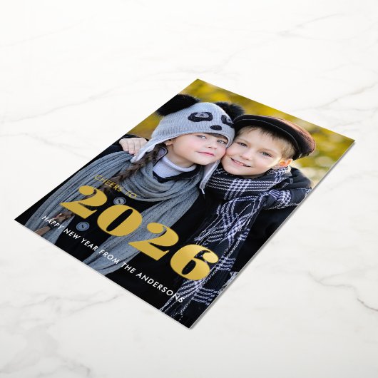 Cheers To 2026 Happy New Years Photo Gold Folie Feestdagenkaart (Gedraaid)