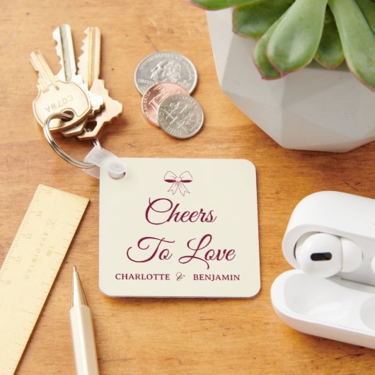 Cheers To Love Burgundy Script Ivory Bow Wedding Sleutelhanger (Bureau)