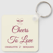Cheers To Love Burgundy Script Ivory Bow Wedding Sleutelhanger (Achterkant)