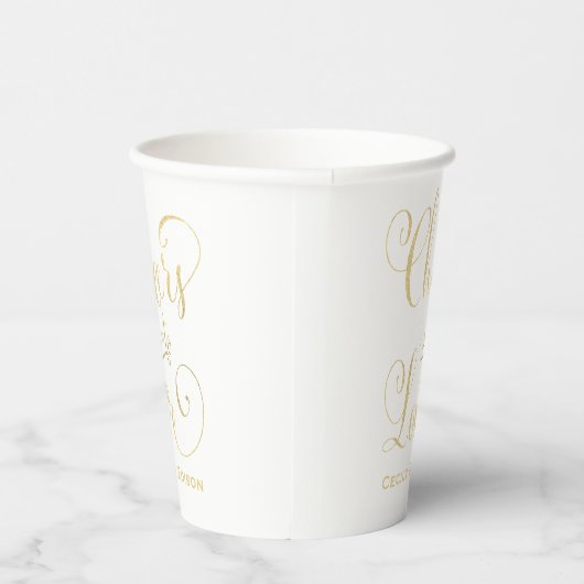 Cheers to Love Gold Script WeduwMonogram Papieren Bekers (Rechts)