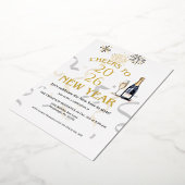 Cheers to New Year Party Gold Folie Uitnodiging (Gedraaid)