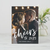 Cheers tot 2023 | Nieuw jaar Casual script Feestdagenkaart (Staand voorkant)