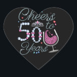 Cheers tot 50 jaar 50e geboortedag van de partij hart sticker<br><div class="desc">Cheers tot 50 jaar 50e verjaardag Team Dinking Family Design Classic Collectie Classic Heart Sticker.</div>