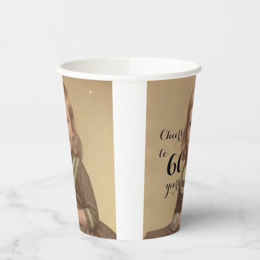Cheers tot 60 jaar! Zwart fotoscript Papieren Bekers (Links)