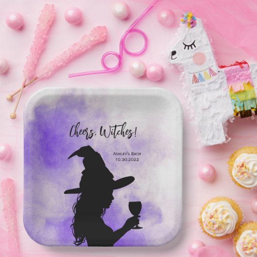 Cheers Witches, Halloween Witch Holding Wine Glass Papieren Bordje (Feest)