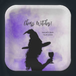 Cheers Witches, Halloween Witch Holding Wine Glass Papieren Bordje<br><div class="desc">Halloween papieren bord met afbeelding van een heks met een wijnglas.</div>