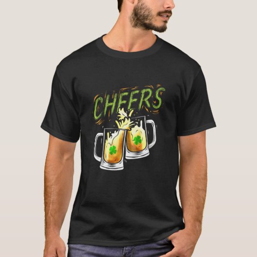 Cheers With Beers And Shamrock For St Patricks Day T-shirt (Voorkant)