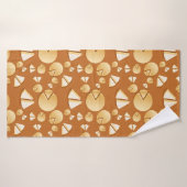 Cheese wheels and slices on a burnt orange badhanddoek (Badhanddoek)