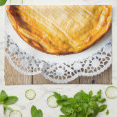 Cheesecake op de bijtende houtastaart. theedoek (Gevouwen)