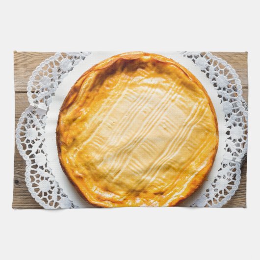 Cheesecake op de bijtende houtastaart. theedoek (Horizontaal)