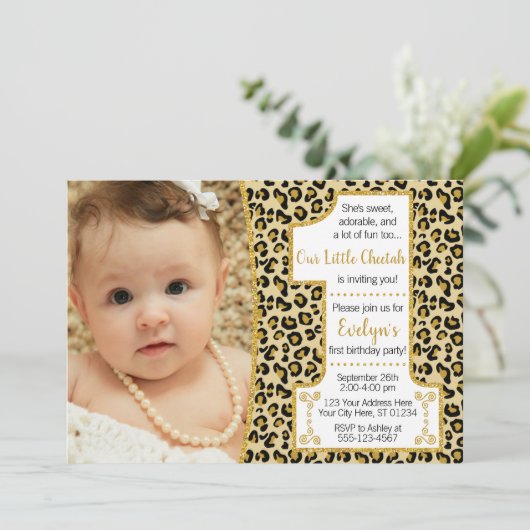 Cheetah 1e verjaardag uitnodiging | Safari Party (Staand voorkant)