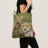 Cheetah, Acinonyx jubatus, met welp Tote Bag (Dichtbij)