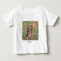 Cheetah Cub die naar je kijkt. Baby T-Shirt