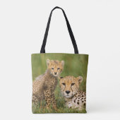 Cheetah Cub en Parent in Grass Tote Bag (Achterkant)