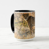 Cheetah die rond kijkt mok (Voorkant links)