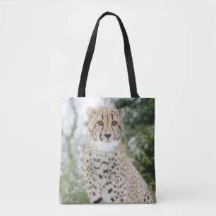 Cheetah in sneeuw tote bag