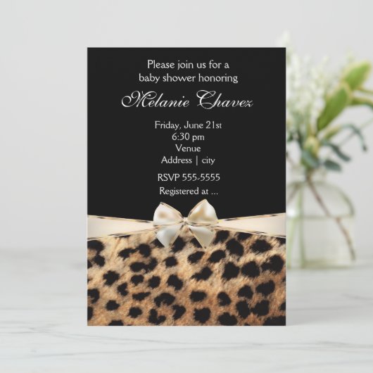 Cheetah Leopard Print Gold Bow Glam Uitnodiging (Staand voorkant)