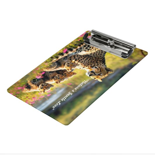 Cheetah moeder en welpen mini klembord (Angled3)