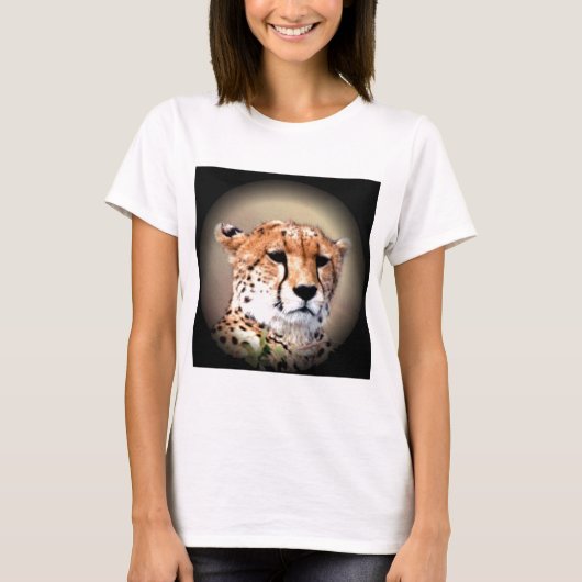 Cheetah Portret van Volle Maan: Natuur's Grace T-shirt (Voorkant)