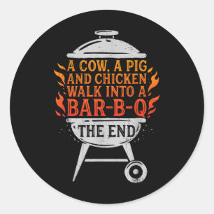 Chef Een Koe Een varken en een kip lopen een BBQ-b Ronde Sticker