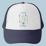 Chef hoofd Gepersonaliseerd Trucker Pet<br><div class="desc">Fun Head Chef-design met  keukengerei voor je favoriete chef-kok- of grillexpert. Verander de naam en de tekst om te personaliseren.</div>