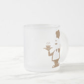 Chef-kok met een kom soep matglas koffiemok (Voorkant rechts)