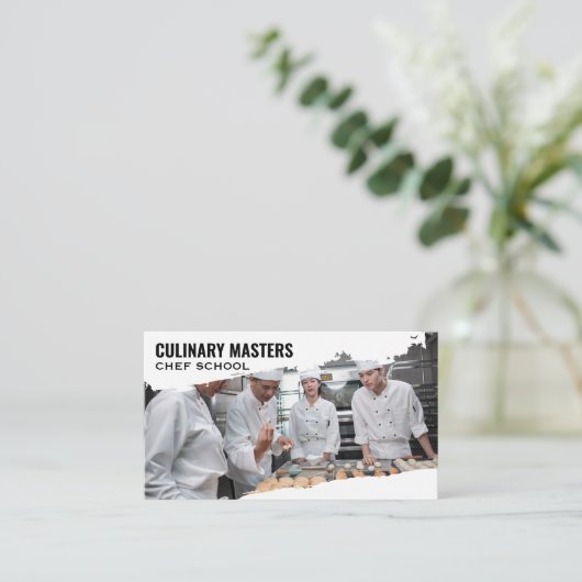 Chef-koks in uniformen leren gebak visitekaartje (Staand voorkant)