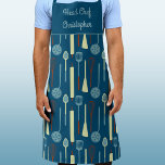 Chef Personeel Schort<br><div class="desc">Leuk Head Chef-ontwerp met retro keukengereedschap voor uw favoriete chef-kok, kok of grill-expert. Wijzig de naam om deze te personaliseren.</div>