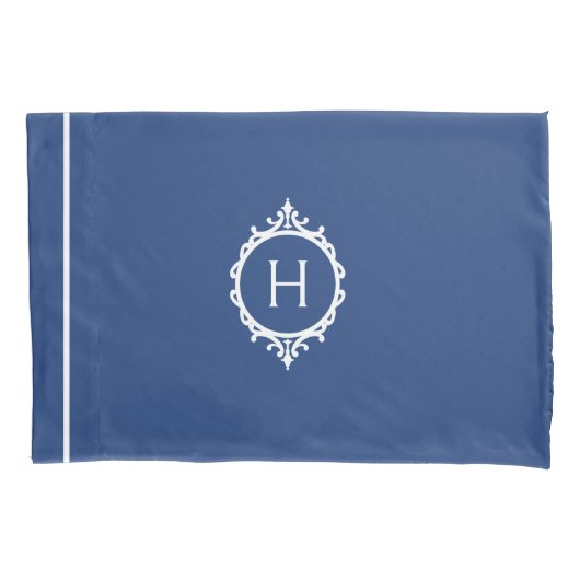 Chelsea Blauw en Wit Monogrammed Kussensloop (Voorkant-Links)