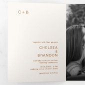 Chelsea Earthy Neutrals Modern Wedding Drieluik Uitnodiging (Binnenzijde eerst)