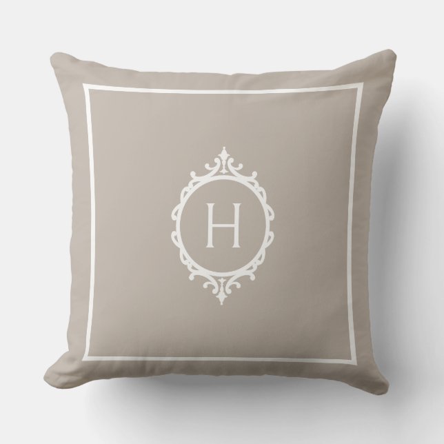 Chelsea licht Taupe en wit monogram Kussen (Voorkant)
