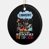 Chemie is als Koken, lik gewoon niet op Spoon Keramisch Ornament (Links)