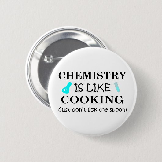 Chemie is als koken niet likken op de lepel ronde button 5,7 cm (Voorkant /achterkant)