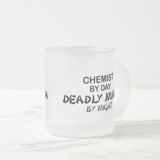 Chemist Deadly Ninja bij nacht Matglas Koffiemok (Voorkant rechts)