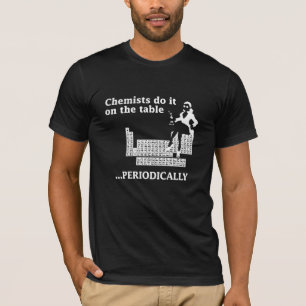 CHEMIST DOET HET OP DE TABEL PERIODICEEL T-SHIRT