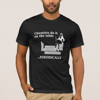 CHEMIST DOET HET OP DE TABEL PERIODICEEL T-SHIRT