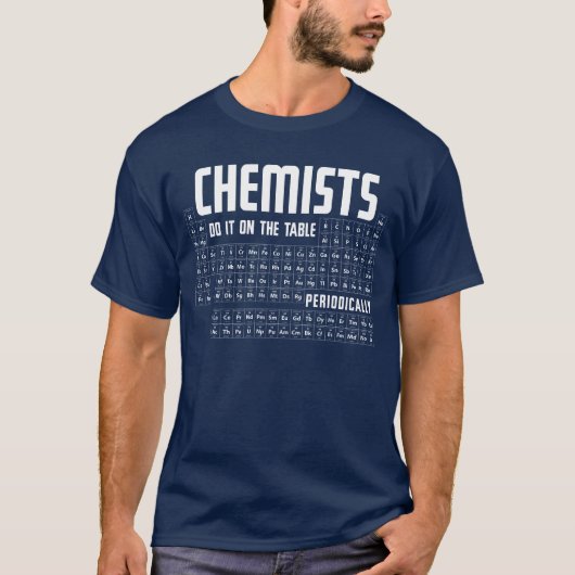 Chemisten doen het regelmatig op tafel t-shirt (Voorkant)