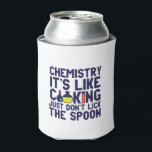 Chemistry Is Like Cooking Funny Chemist Science Blikjeskoeler<br><div class="desc">Chemie. Het is als koken. Niet de lepel likken. Grappig en sarcastisch wetenschappelijk ontwerp voor degenen die van chemie houden en wetenschappelijk experimenteren. Koel en humoristisch citaat koopwaar voor docenten chemie, wetenschapper en chemicus. Ideaal voor wetenschapsgeek, nerd, middelbare schoolleraar, leerlingenstudie chemie en degenen die graag chemische reacties bestuderen. Geweldig kerstcadeau...</div>