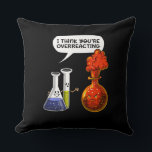 Chemistry Science You't Overreageren Funny Joke Kussen<br><div class="desc">Chemie Wetenschap Je overreageert Funny Joke design voor chemieliefhebbers.</div>