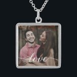 "Cherished Moments" Custom Photo Square Ketting<br><div class="desc">Maak haar dag onvergetelijk met het "Cherished Moments" Custom Photo Square Ketting. Dit prachtig vervaardigde stuk is meer dan alleen sieraden; het is een draagbare token van je gedeelde herinneringen. Personaliseer het samen met je favoriete foto, en leg een moment in de tijd vast dat ze dicht bij haar hart...</div>