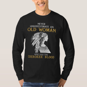 Cherokee Roots - Onderschat nooit een oude vrouw T-shirt
