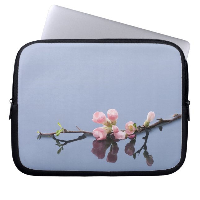 Cherry-bloesems op water laptop sleeve (Voorkant)