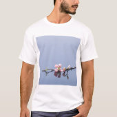 Cherry-bloesems op water t-shirt (Voorkant)