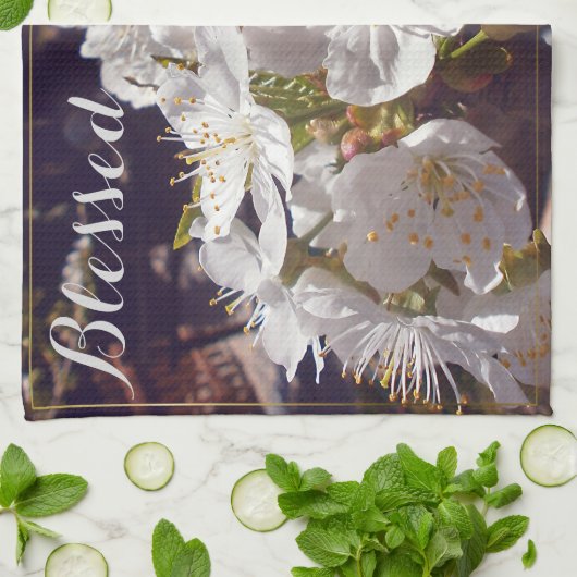 Cherry-bloesems. Vrolijk Pasen. Theedoek (Gevouwen)