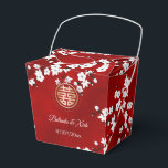 Cherry Blossom Chinese Wedding Bedankdoosjes<br><div class="desc">Deze Chinese bruiloft gunst box beschikt over  witte kersenbloesem takken,  schattige vlinders en een gouden dubbel gelukssymbool op een glinsterende rode achtergrond. Mooie rode witte en gouden doos met bruid en bruidegom namen op de voor- en achterkant. Deze doos is ontworpen om aan het paar te geven.</div>