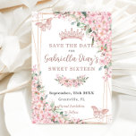 Cherry Blossom Roos Gold Butterflies Sweet 16 Save The Date<br><div class="desc">Pas deze kersenbloesem aan met Quinceañera / Sweet 16-jarige verjaardag, bespaar de datum gemakkelijk en snel. Klik eenvoudig de pas het verder knoop aan om de teksten uit te geven, doopvonten en doopvonten kleuren te veranderen. Met mooie waterverf kersen bloesems, gouden vlinders van roos en een roos gouden geometrische lijst....</div>